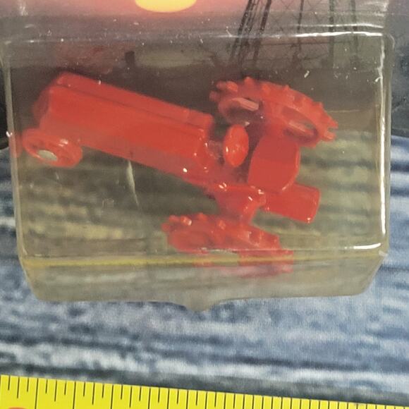 Vintage Scale Models 1/64 Scale diecast tractor on steel red sealed - Picture 3 of 8